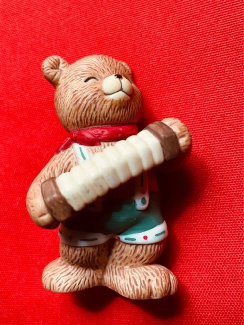 Bear with accordion